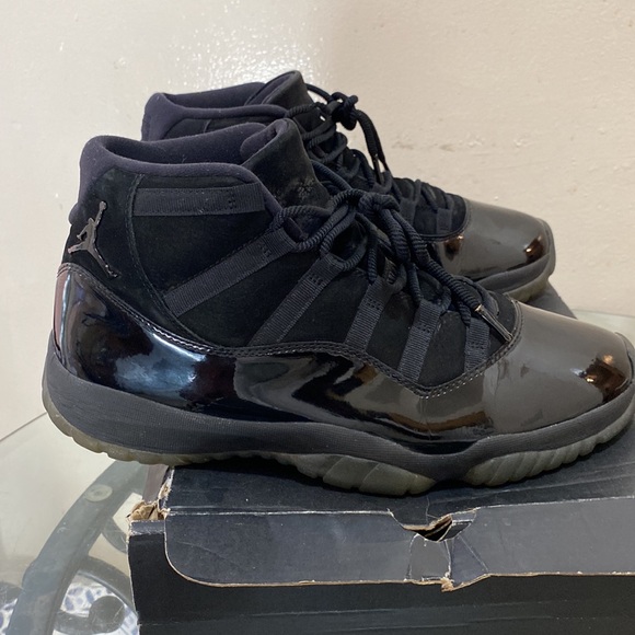 COPY - AIR JORDAN 11 RETRO 'CAP AND GOWN' - Picture 3 of 8